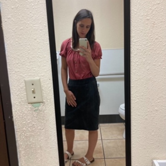 Meet your Posher, Emily - Picture 2 of 4